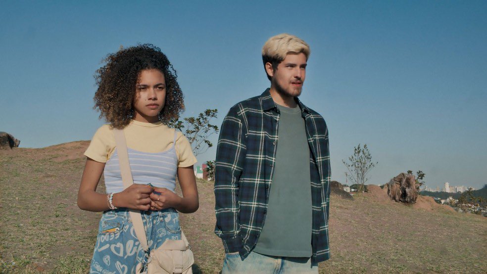 portalypis's tweet image. PAI! Em #TresGracas, Raul venderá um vaso de sua casa, e usará R$ 60 mil para devolver o dinheiro à Samira e impedir a venda do seu filho. "Eu vou tirar a gente dessa. Vou fazer o certo, vou fazer o que eu já devia ter feito. Confia", dirá Raul a Joelly.

🗞️ Folha de S. Paulo