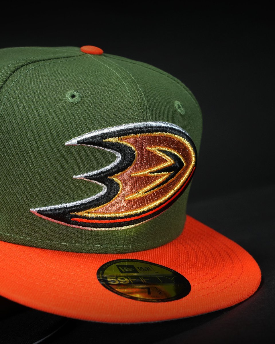 TopperzStore's tweet image. 🧢 19:00 CET / 1PM EST – NHL COLOR HEAT DROP 🔥  
Anaheim Ducks 🦆 in olive/orange  
Florida Panthers 🐆 in brown/black  
Both repping anniversary patches &amp;amp; bold style.

LIMITED. EXCLUSIVE.  
Dropping @topperzstore &amp;amp; @topperzstoreusa

Which team’s rocking your lineup? 👀