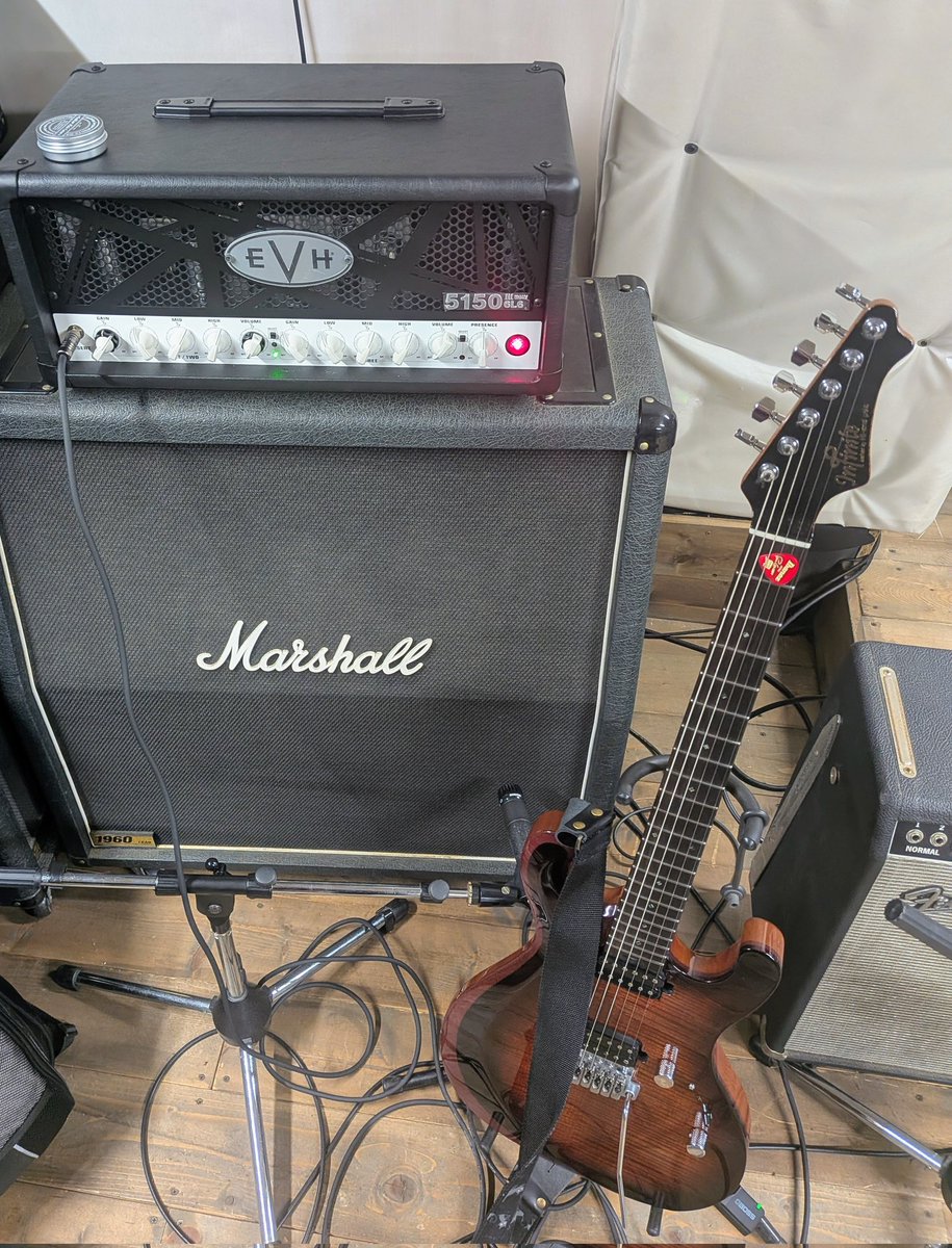 life0877's tweet photo. バンドでのギター弾き納めでした。
結局、今日練習したバンドでは今年ライブが出来ませんでしたが来年はやりたいですね。
#Infiniteギター https://t.co/Ta8Wm4ylRw