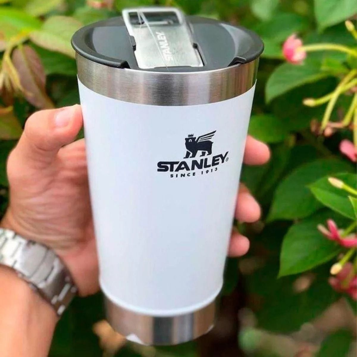 precodebanano's tweet image. Esse copo aqui deixa tua glacial abaixo de 0! 🍺❄️

Copo isolado Stanley Stay Chill 473 ml 

🏷️ de R$ 162,97
💰 por R$ 73,38

👉 Compre aqui: amzn.to/49aWgEx

#ofertas #promoção #achadinhos