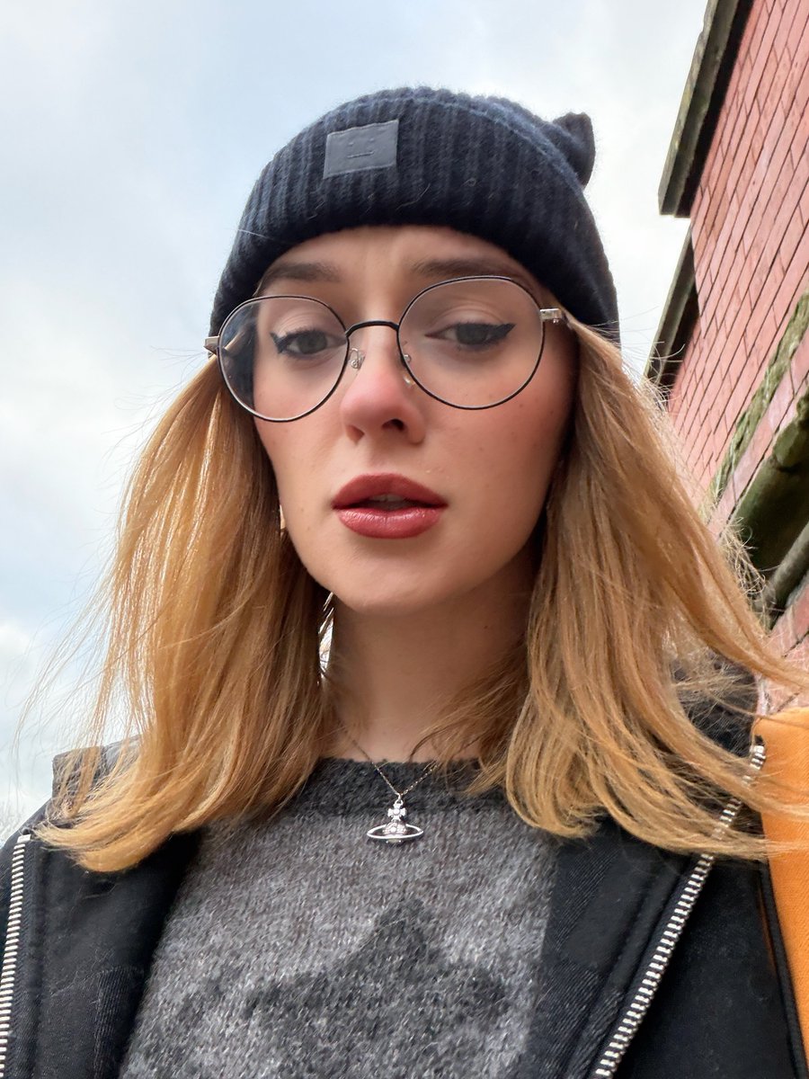 pierbiwierbi's tweet image. this pic is like if pierbi had no bangs wow