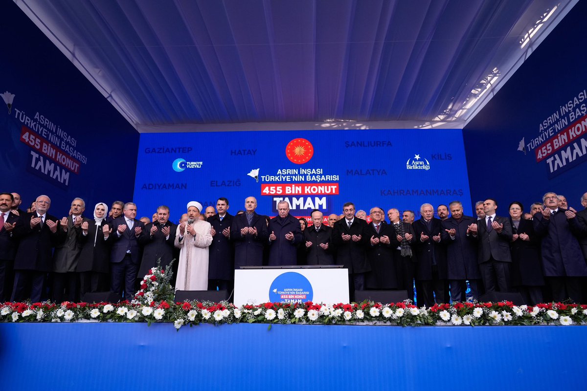 📍Hatay

Cumhurbaşkanımız Sayın <a href="/RTErdogan/">Recep Tayyip Erdoğan</a>’ın teşrifleri; MHP Genel Başkanı Sayın <a href="/dbdevletbahceli/">Devlet Bahçeli</a> ve BBP Genel Başkanı Sayın <a href="/Mustafa_Destici/">Mustafa Destici</a>’nin ve Hataylı kardeşlerimizin katılımlarıyla gerçekleştirilen törenle, depremden etkilenen 11 ilimizde yapımı tamamlanan 455 bin 357