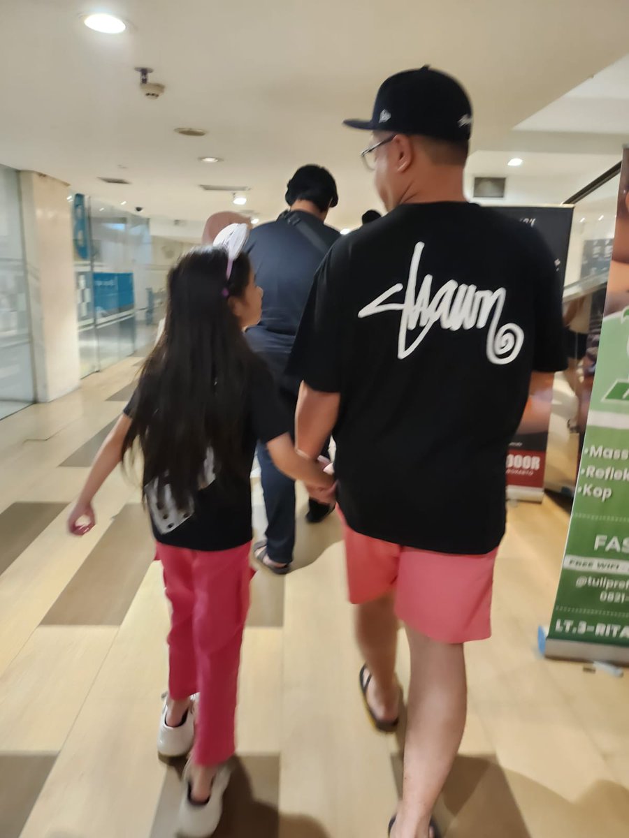 ximen1212's tweet photo. Saturday on Date....
Couple-an dulu ya gaess...
#shawn
#stussy
#sdouble https://t.co/96CRuZKuG1