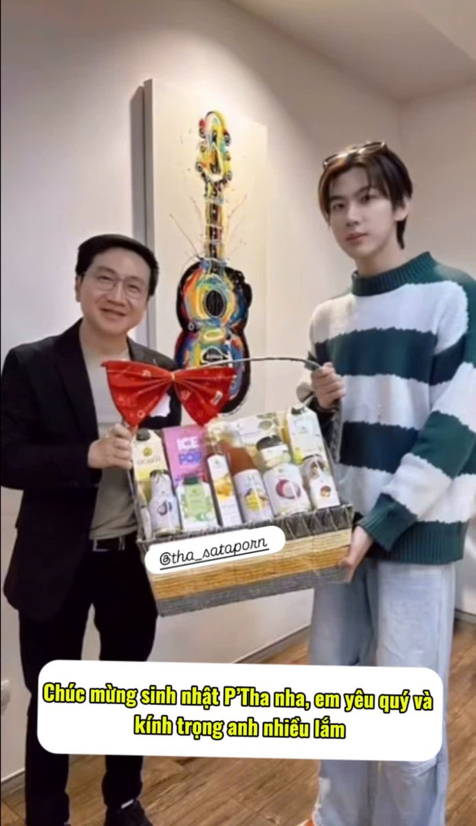 aunstamp_vn's tweet photo. 🎂Chúc mừng sinh nhật P’Tha🎂
✨Năm nay AunStamp đi chúc cùng lúc!
✅Năm sau P’Tha cho lên Official là hạnh phúc miên man🤭
#UnNapat #stamp_panachkorn
#AunStampHLHVietNam #AunStamp https://t.co/wt80DaosUS