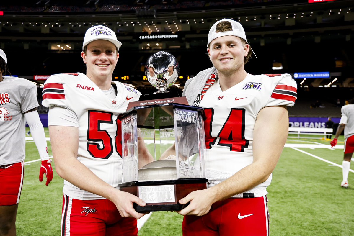 TheLake_FB's tweet image. Congrats to alum @SandersBailey44 &amp;amp; @mrbuck51 for winning the New Orleans Bowl!!!