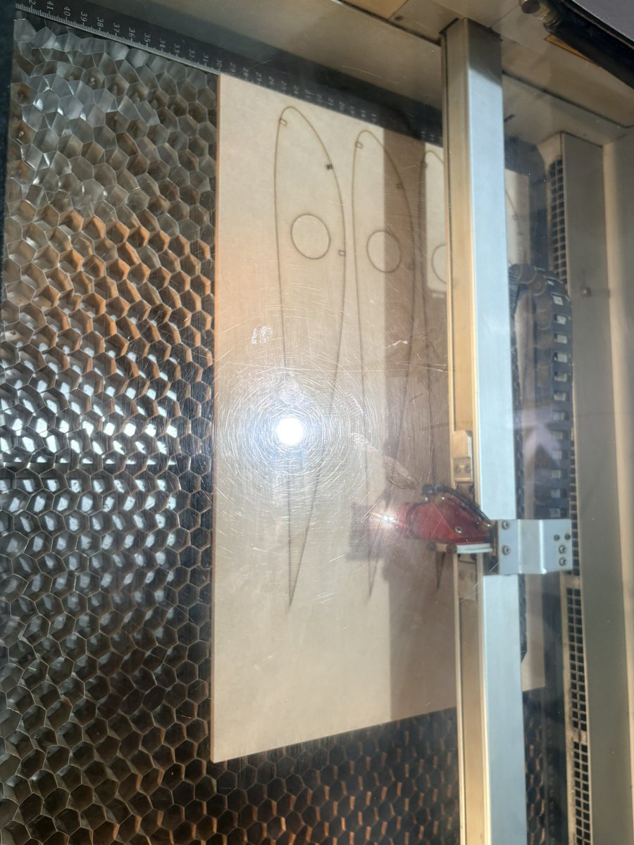 今日の作業ではリブマスターを使ったリブの切り出しとかんざしの試作を行いました！
初めてだったのでめちゃくちゃエポりました👀