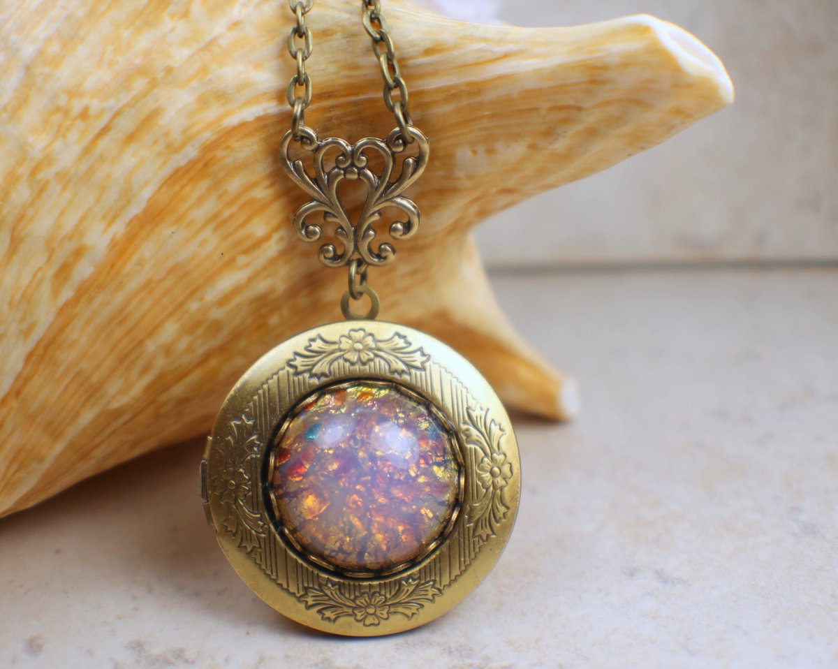 charsfavorite's tweet photo. Capture your cherished memories in style with our stunning Pink Glass Fire Opal Photo Locket for just $35. Elevate your jewelry game today! #JewelryDesign #MemoryKeeper
Shop Now https://t.co/grVXIw7GBc https://t.co/DcUMeVoRRG