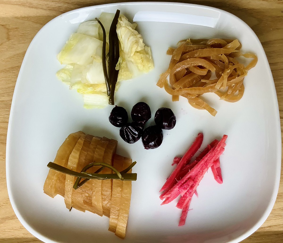 I have made lots of Japanese preserved veggies since autumn. Unlike English pickles, we use salts. Remove liquid with salt, then add flavours. Leave them several days to 2 weeks. They are ready. I added Takuan and Hakusai to my recipes. Mike loves them, too. 💚
#japanesefood
