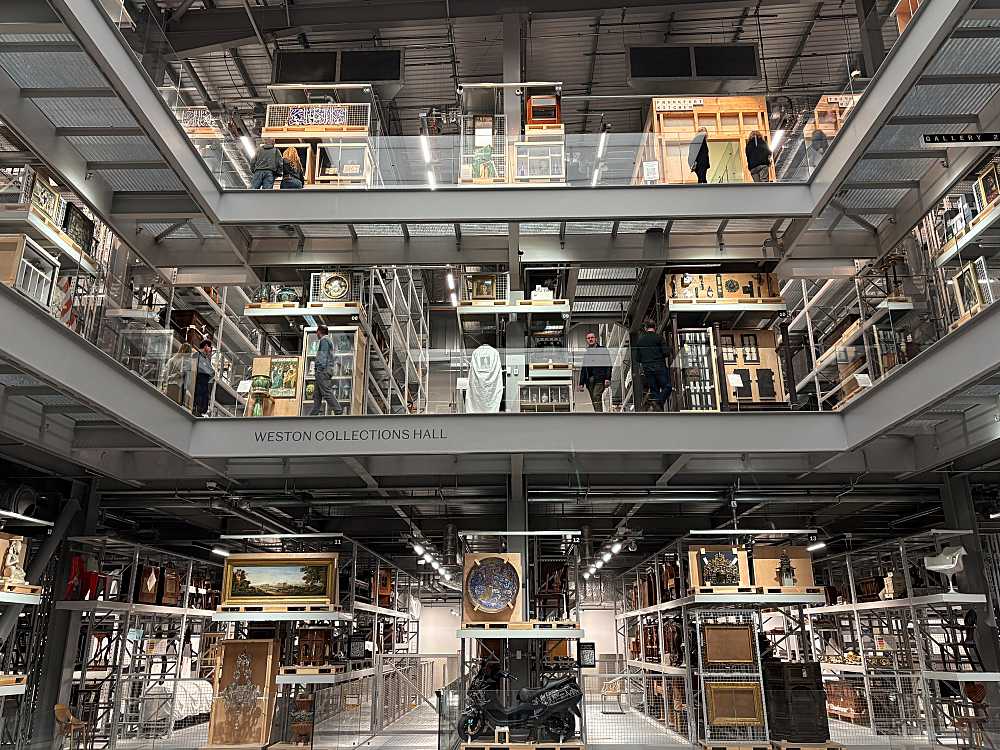 flaneurin.at tweet media