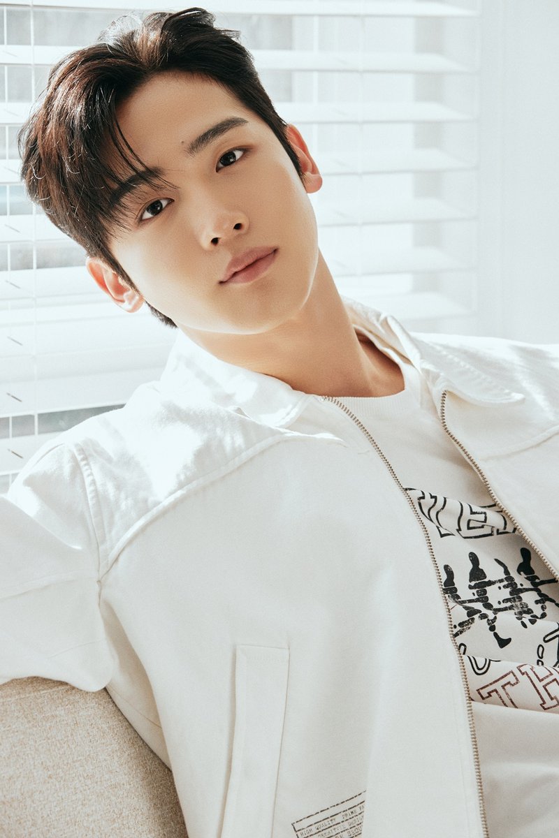 キムヨハン 直筆サイン入り生写真 プレゼント】 「第4次恋愛革命」日本で配信中✨ キム・ヨハン直筆