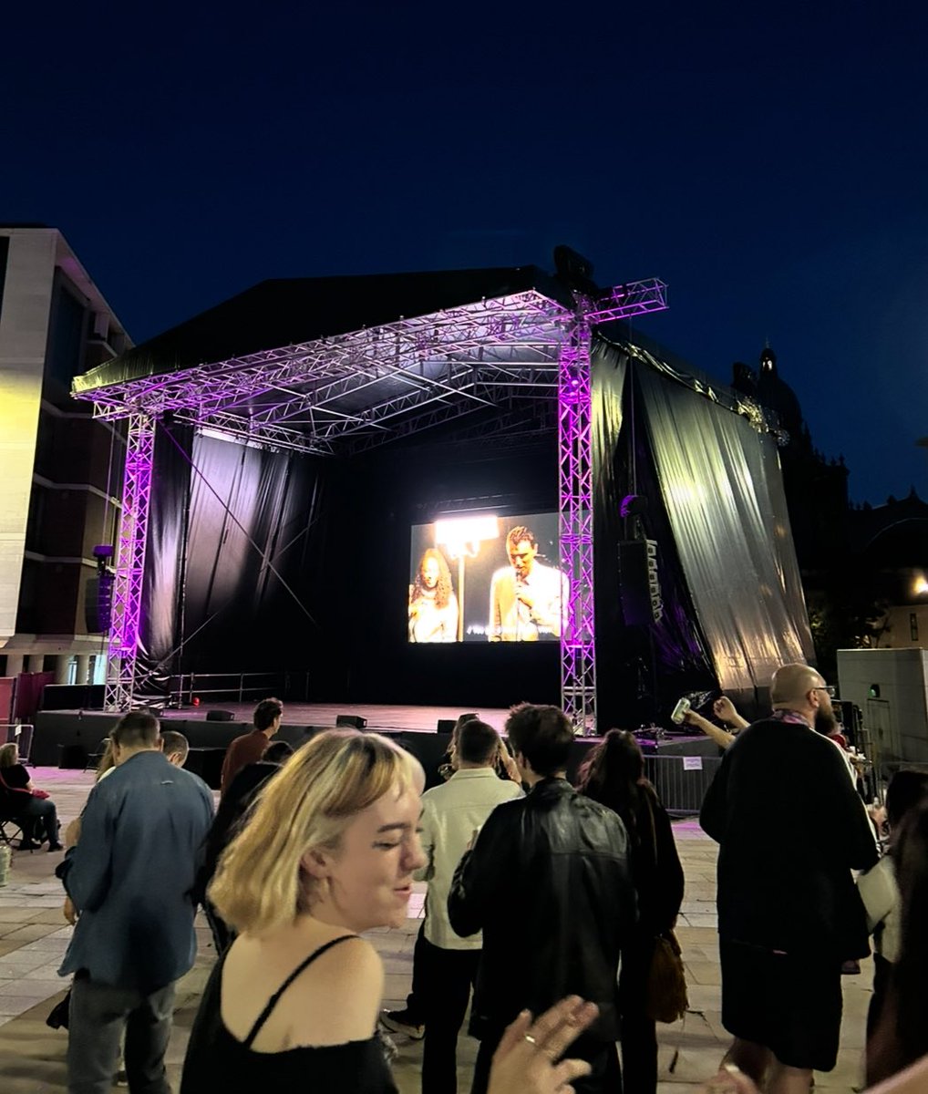 letthelightson's tweet image. genuinely the ceo of Wait Take A Photo Of Me . special shoutout to the moment i bagged geese george tavern tickets for grace and i #joyous