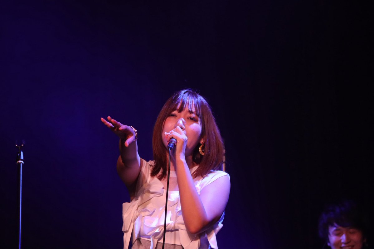 明日22:00は今年最後の
#ラジオ夢中夜〜📻
・今年思い出に残ったこと
・2025年を一文字であらわすと？！ならぬ2025年を一曲であらわすと？！ 
みたいなのも待ってます♡
新年の抱負でもいいよ！
明日のお昼頃までに
メールをください!(ラジオネームも!)
💌muchuyaradio@gmail.com