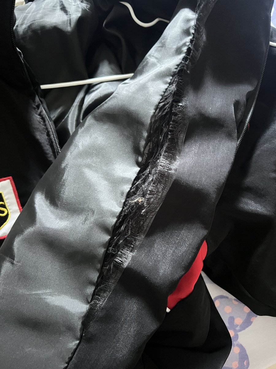 jmy138's tweet photo. *.⋆ ส่งต่อแจ็คเก็ต Ferrari Jacket 🏎️💨
★ คล้ายแบบแจมิน อก 48 ยาว 27 ★
❗️ตำหนิขาดด้านใน ไม่มีผลต่อการใช้ค่ะ
✨ภาพรวมยังหล่อเท่อยู่มากกก ✨

【 600 รวมส่ง 】

#ส่งต่อเสื้อผ้ามือสอง #ส่งต่อเสื้อกันหนาว #vghbkk #ferrari #f1 #ตลาดนัดf1 #ตลาดนัดnct #ตลาดนัดด้อมรถ #ส่งต่อแจ็คเก็ต https://t.co/mYlDMlmsvZ