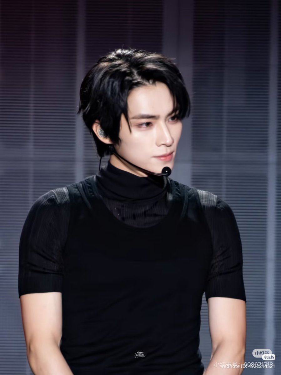 earth9200's tweet image. And i didn't lie about xiaojun look like fairy 🥹 whether his hair blue or black, he is still a fairy