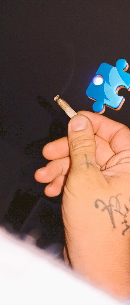 yAe1uiGZ's tweet image. Cyberamikos fumense un 🐓 pero de filtro añadien unos palitos de o trozitos de canela y puffff! Que bien efecto 
#SuperHigh #Highlife #rollingjoints #highassamthfckr! #stoned #Bluelighs #Gotosleep