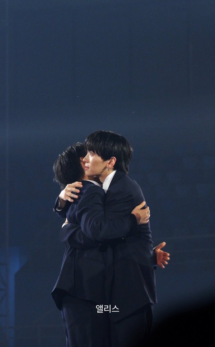 foryiichen's tweet image. LYNNCHEN FINALLY DEBUT TOGETHER 😭😭😭