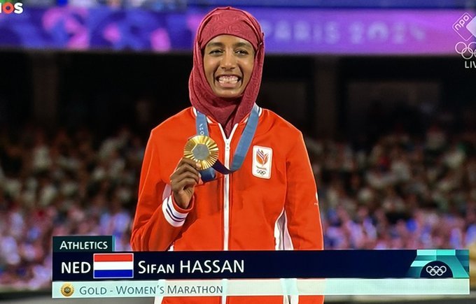 Wat leuk zeg, een eindejaarsinterview met Sifan Hassan.

De nauwelijks Nederlands sprekende moslima walgt van Wilders, staat pal achter de Palestijnse zaak en vertoeft liever in de VS of Ethiopie dan hier.

Joe.
  
sportnieuws.nl/atletiek/nieuw…
  
#SifanHassan #SifanHassan #SifanHassan