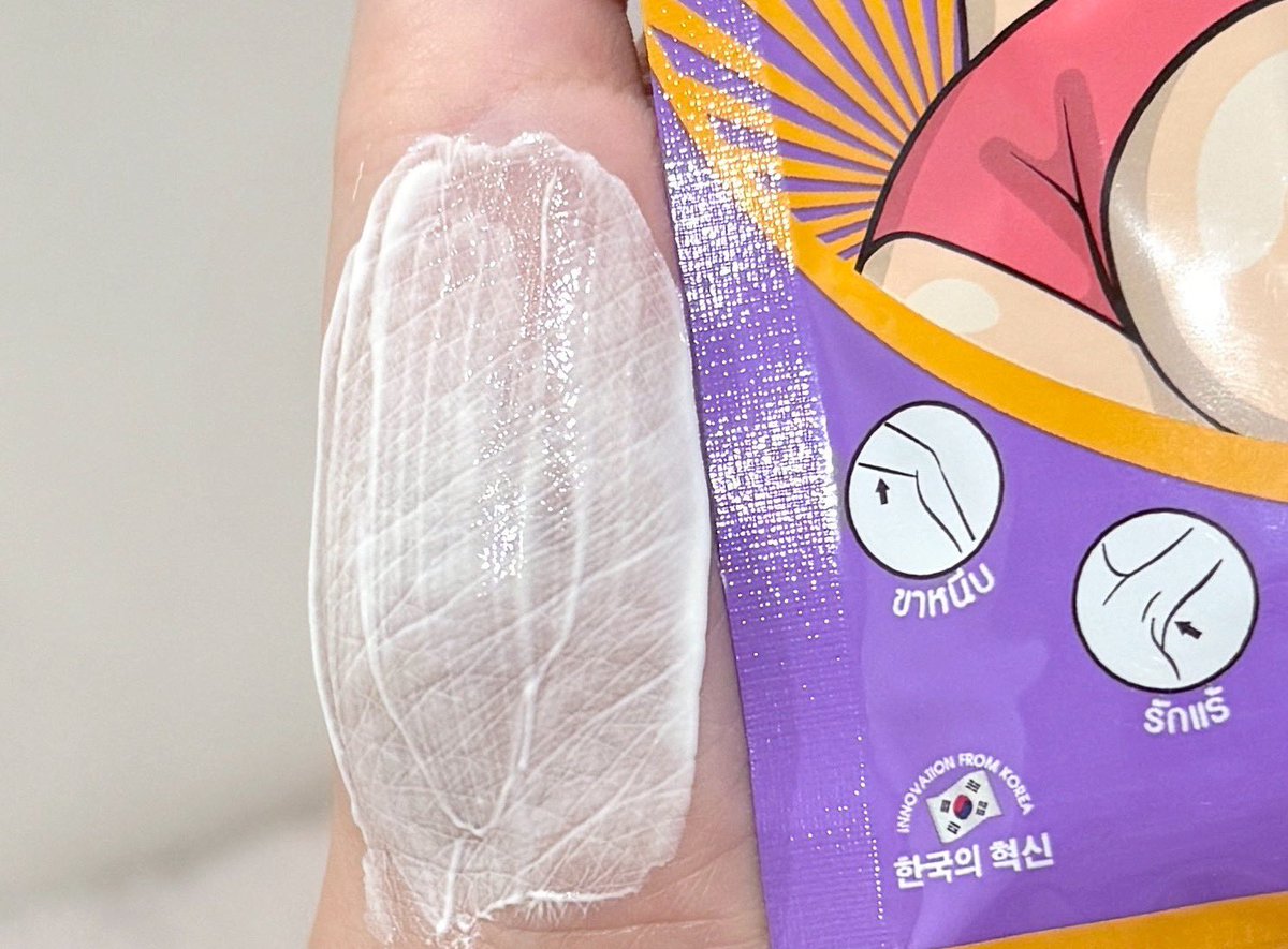 ttarntalzonel's tweet image. ขอรีวิวเรียลๆ เสียดายไม่ได้เก็บภาพก่อนใช้ คือช่วงหลังมัดผมบ่อย โดนแดดโดนไรเยอะ หลังคอแอบคล้ำ เลยเอาเซรั่มครีมตัวนี้ที่ไว้ทาบั้นท้าย รักแร้ มาทา ขึ้นซองสองละ มาส่องกระจกดูอีกทีหลังคอใสขึ้นนน! อันนี้ของอินน์ บิวตี้นะ หาซื้อใช้กันได้ที่เซเว่น กับซีเจ ออนไลน์ก็มี  #Innbeautyth