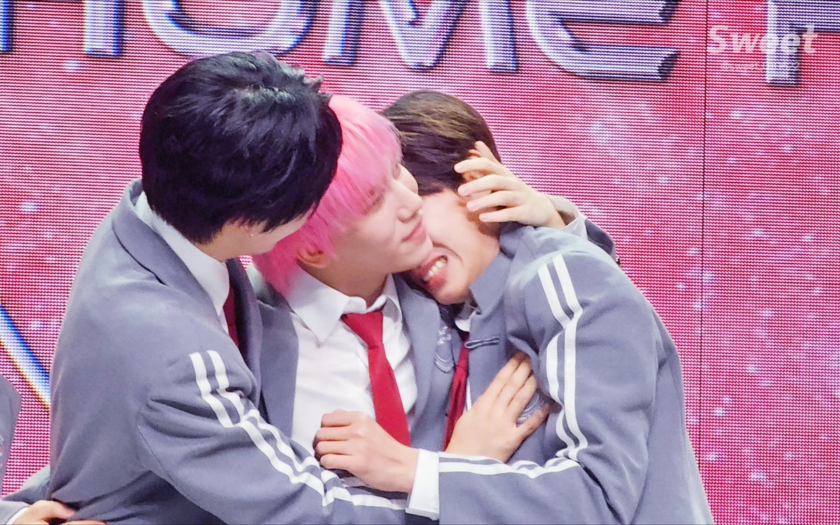 sweet_010622's tweet photo. 쑨수밤 데뷔 축하해
#쑨헝위 #리즈하오 #쉬에수런 https://t.co/0wzVJhCPTq