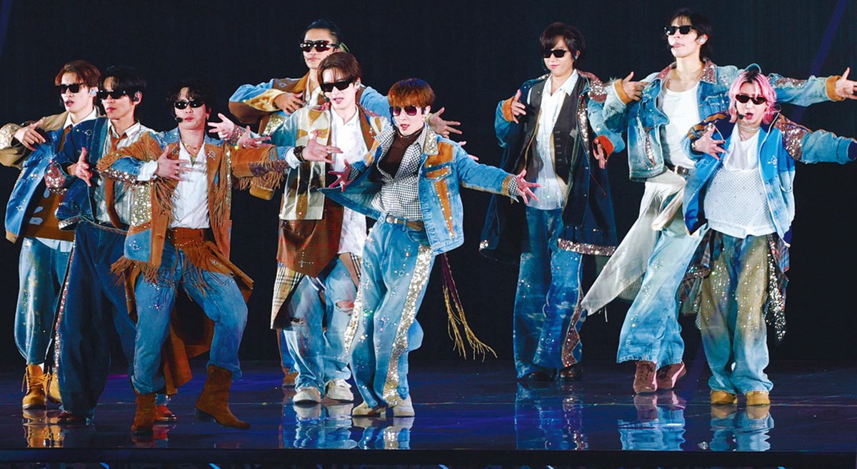 sanspoTYOeditor's tweet photo. 【サンスポEXTRA #SnowMan 版】

#SnowManDomeTour_ON 東京ドーム公演のコンビニプリント【全３種】を高画質保存版で！
Ver7では #カリスマックス を大きく掲載✨
#スノーマン #SnowManDomeTour2025

全国のコンビニコピー機で発売🖨️
二次元コードで簡単に購入できます
https://t.co/VSYSAlYPch https://t.co/F0P73lJTV4