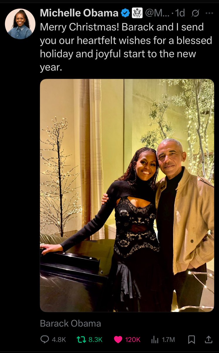 US_Latino's tweet image. #Christmas2025 
#Christmas 
#ChristmasSpirit 

One of these is not like the others.