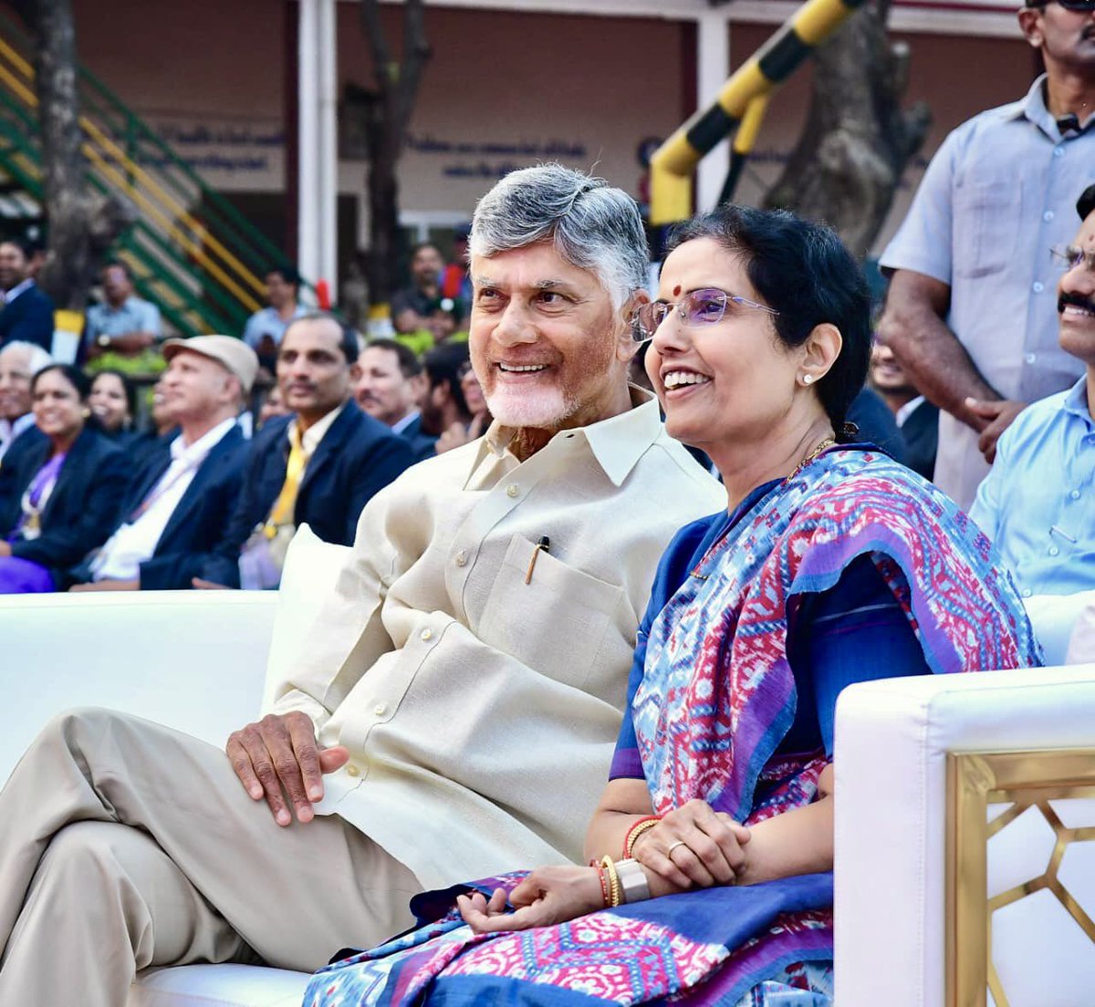 PogakuJairamTDP's tweet image. MY BIG BOSS….💛😊✌️🙏
@JaiTDP 
@ncbn 
@ManagingTrustee 
@naralokesh 
@brahmaninara 
@ntrtrust