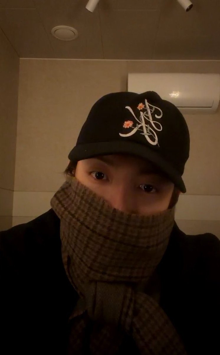 lovelifebeauty_'s tweet image. Hongjoong is live nowwwwwww