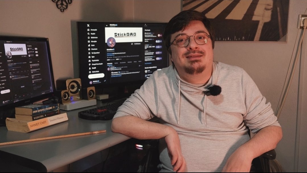 Fast_Racerr's tweet image. "A stick in his mouth, an unyielding fire in his soul… ✍️ $STICK is the legacy of @0xstickmaneth, proving that digital footprints have no physical limits. @stick_dao isn’t just a token; it’s a monument to independence and raw strength! ♿️🔥"