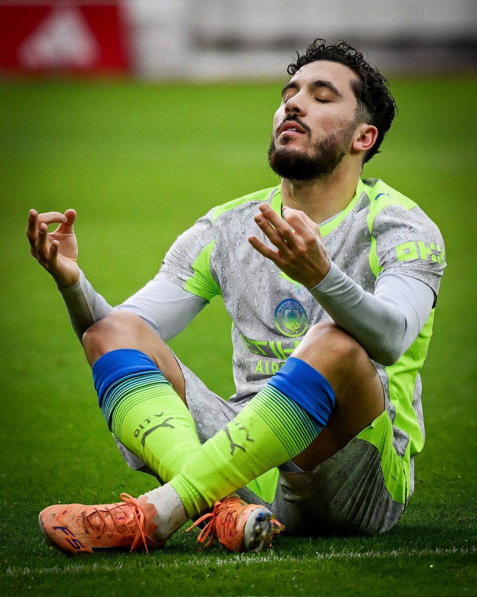 andyllc's tweet image. Rayan Cherki fue vendido en verano por el O. Lyon (club amigo del Madrid) al City a cambio de 36 mill €.
Tiene 22 años, juega de mediapunta  por la derecha y esta temporada suma 6 goles y 9 asistencias... Mientras tanto el Real Madrid decidió gastarse el doble en Mastantuono.