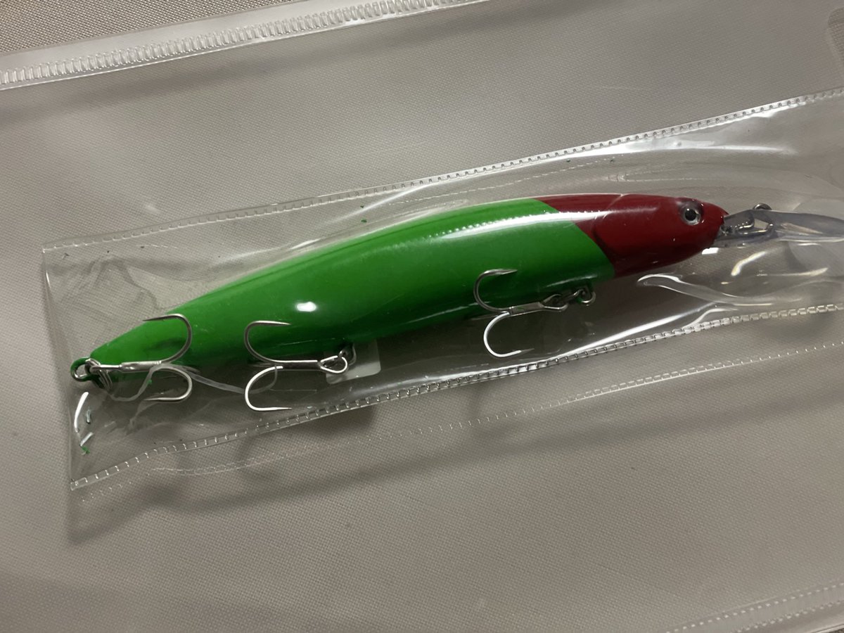 week1977's tweet image. オルルド釣具(@orurudojp)さんのキャンペーンで当選した"長距離発射ミノー(クリスマスカラー)"が到着しました😆✨

こ…これは見るからに飛びそう〜〜！！
初ミノー、大事に使わせていただきます！！　絶対これで大物釣り上げてやる〜〜🎣

オルルド釣具さん、ありがとうございました😊
