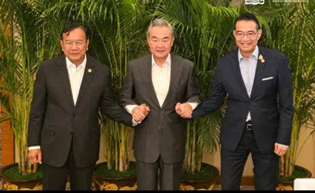 U_letitgo's tweet photo. Now it's China who will mediate Thailand-Camdodia conflict. Chinese FM Wang Xi will meet his Thai and Cambodia counterparts in Yunnan from Dec.28-29. Recent restart of the conflict represented a failure of President Trump's efforts. #DonaldTrump  @elonmusk https://t.co/cHJlshLWqt