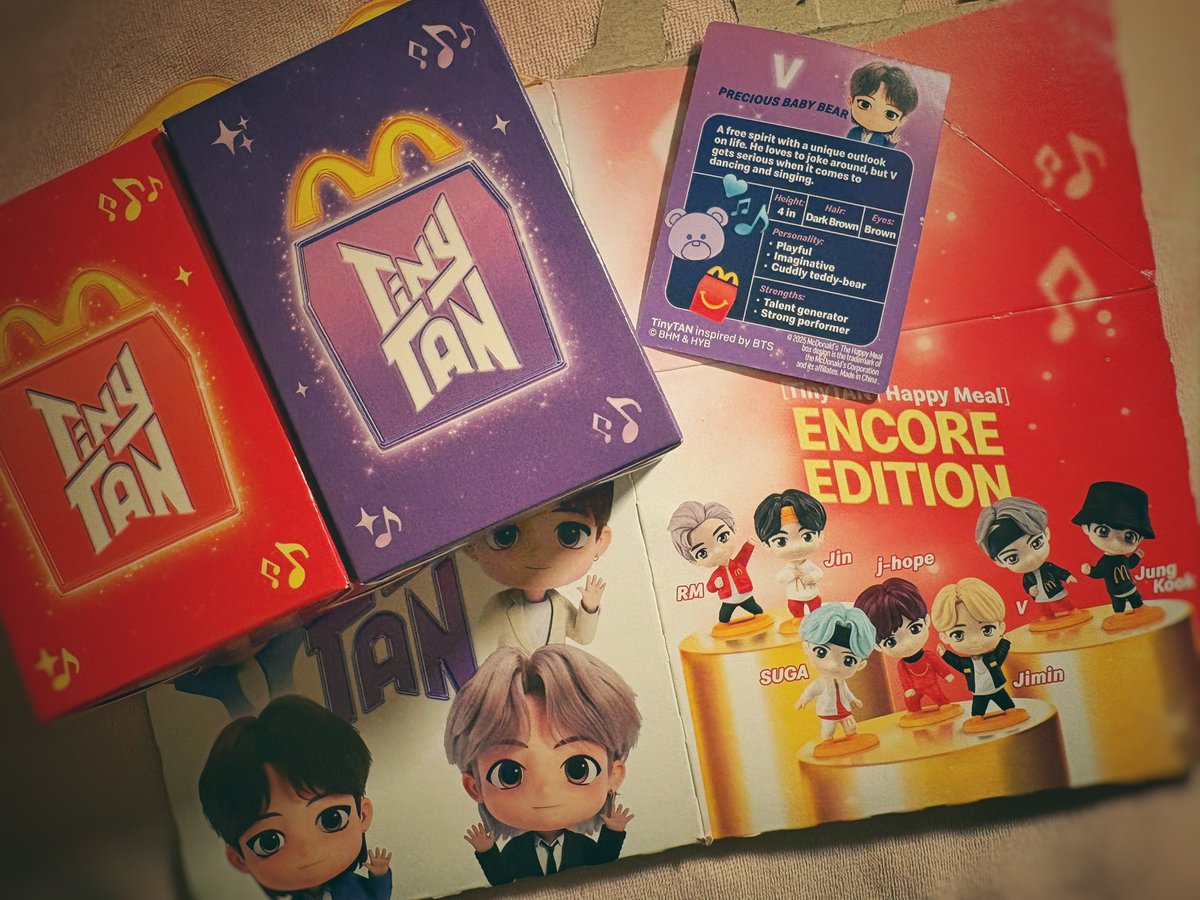 私もUSAからのお土産で、BTSグッズもらった〜🎶💜この箱があと7個