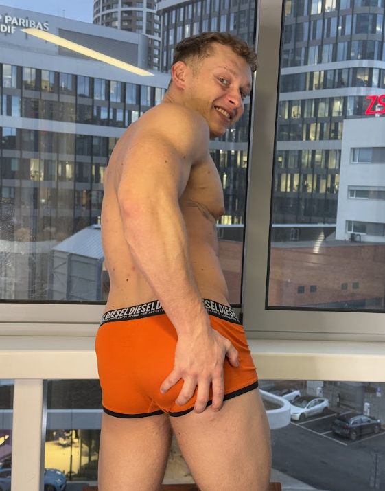 Seb 18 Bodybuilder tweet media