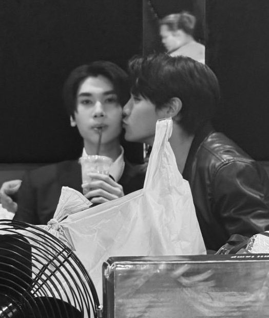 JDunkieboo's tweet image. some things never change #จุงดัง