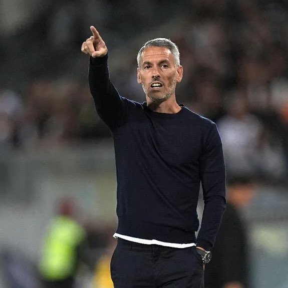 SLB_AR's tweet image. 🎙️ كارلوس فيسينس [مدرب براغا]: "وجود شخص مثل مورينيو في الدوري أمر جيد للغاية. لقد وضع كرة القدم البرتغالية في قمة كرة القدم الأوروبية والدولية ، وهو يحظى بالإعجاب لما حققه في مختلف البلدان والأندية، حيث أعاد ابتكار نفسه."