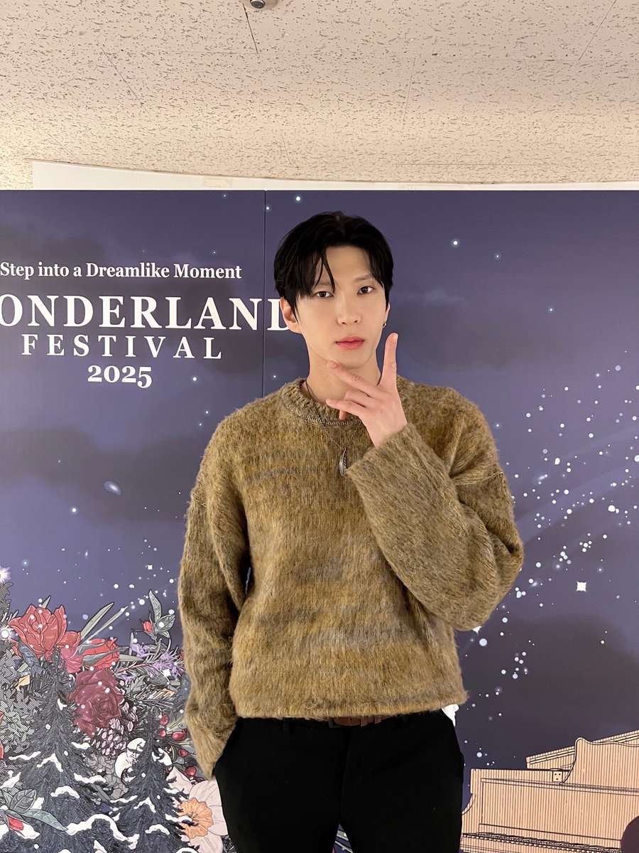 OfficialJTW_LEO's tweet image. [📸PHOTO]

𝐖𝐎𝐍𝐃𝐄𝐑𝐋𝐀𝐍𝐃 𝐅𝐄𝐒𝐓𝐈𝐕𝐀𝐋 𝟐𝟎𝟐𝟓 

2025년 마지막 토요일,
꿈같은 순간의 원더랜드❄️
함께해 주셔서 고맙습니다❤️

#정택운 #JUNGTAEKWOON
#레오 #LEO
#원더랜드페스티벌2025