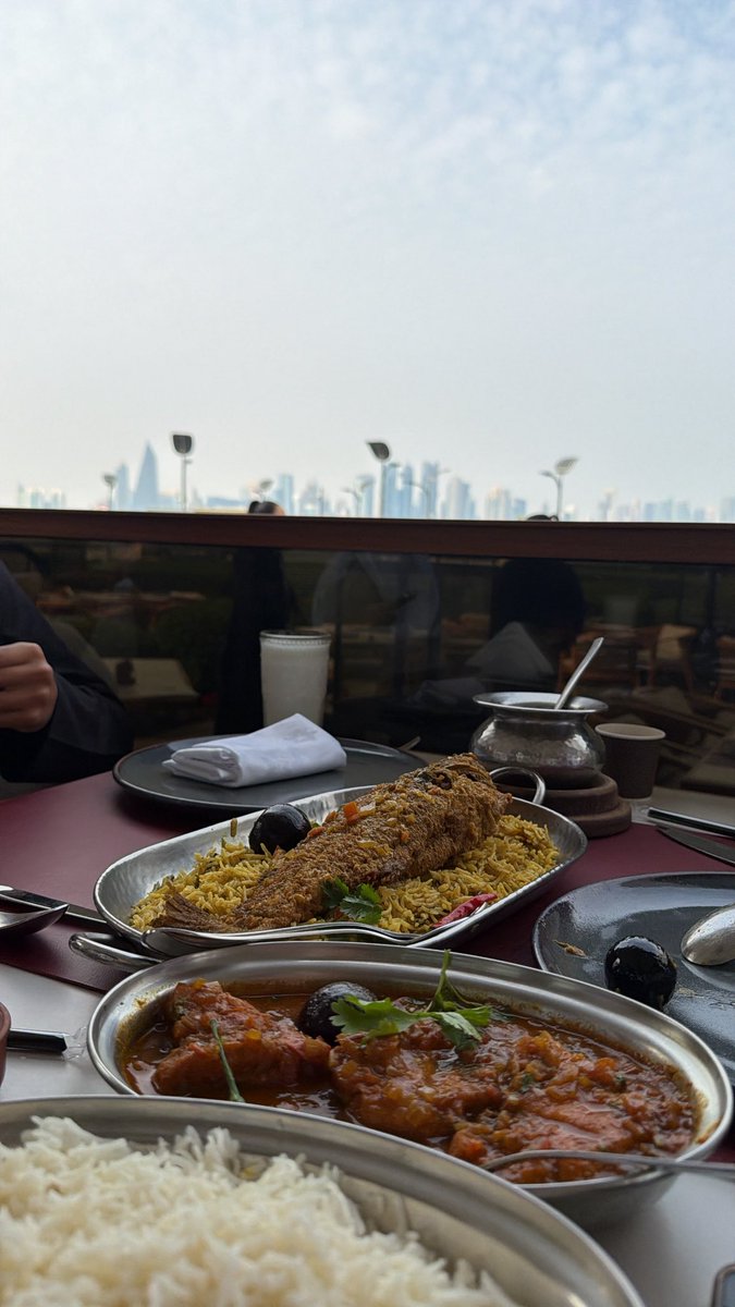 2ib's tweet image. زرعتك وردةٍ بين الحنايـا .. لين ما فارقت .