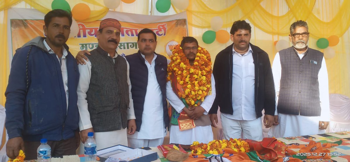 UmeshRaghubjp's tweet photo. आज चंदेरी विधानसभा के पूर्व मंडल अध्यक्ष श्री महादेव यादव जी ने नवीन मंडल अध्यक्ष श्री सीताराम कुशवाहा जी को कार्यभार सौपा इस क्षण का साक्षी रहा!! https://t.co/2ed7OOPV7G