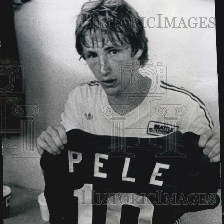 OTD 2022 – Pelé, universally considered top player of his