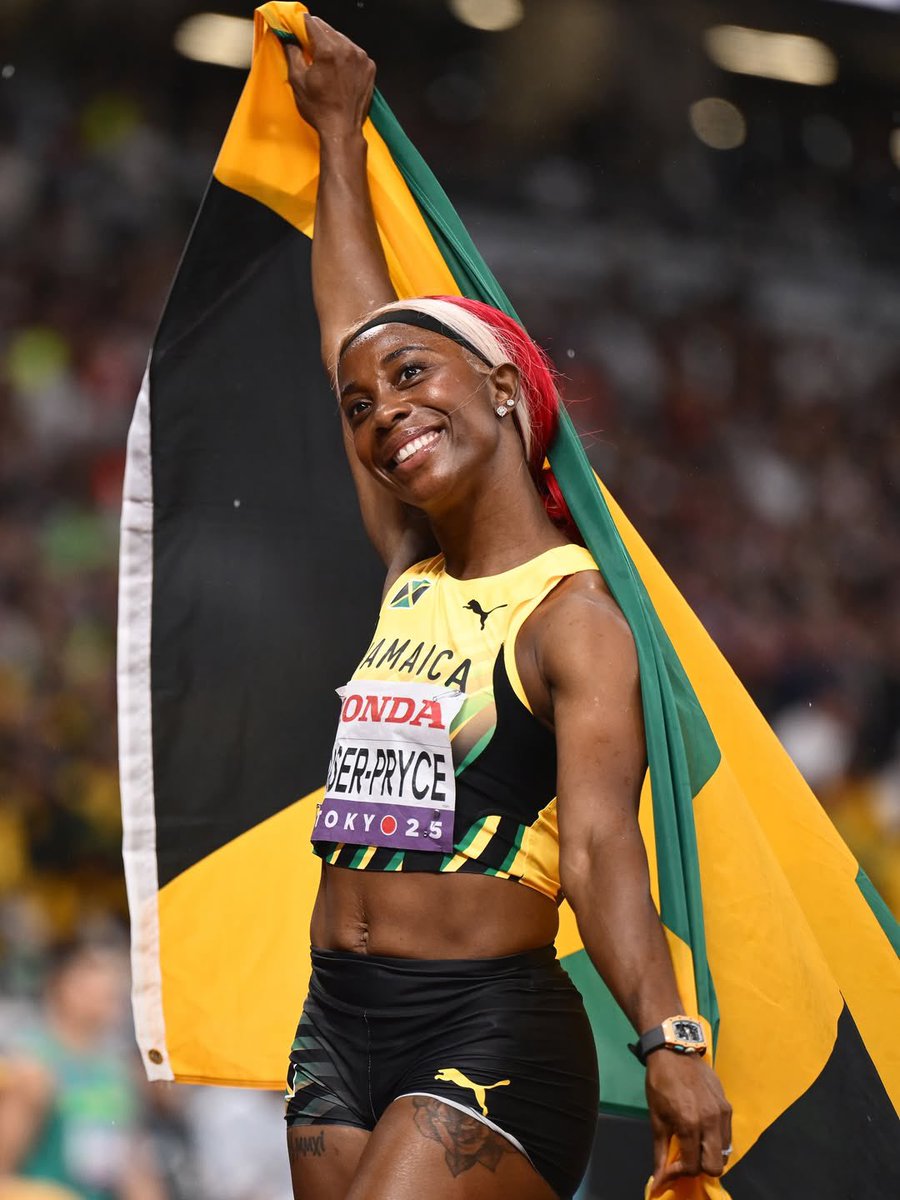 _OwenM_'s tweet image. Happy 39th birthday to Shelly-Ann Fraser-Pryce, one of Jamaica’s and the world’s most distinguished sporting figures. 

Over the past few weeks, I have asked numerous professional athletes to describe @realshellyannfp’s track career in one word. 🥹⬇️

A THREAD 🧵