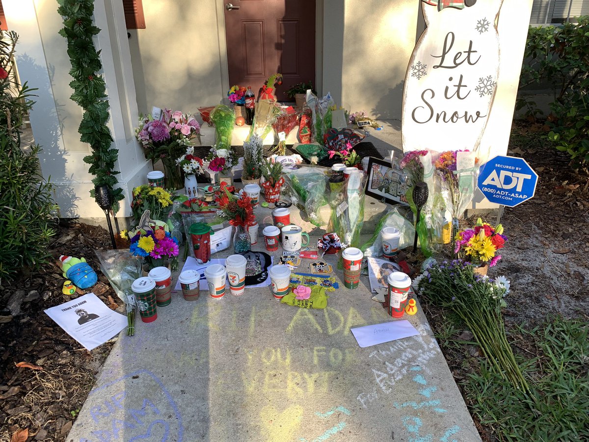 wolfsoul4's tweet image. Stopped by to pay our respects to Adam
🌹