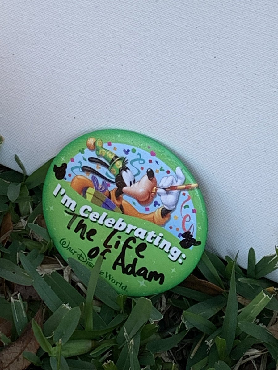 wolfsoul4's tweet image. Stopped by to pay our respects to Adam
🌹