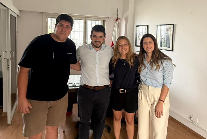 El Presidente <a href="/leonelchiarella/">Leonel Chiarella</a> y la Sec. General <a href="/pierafernandez/">Piera</a> se reunieron con la Sec. Gral de Franja Morada <a href="/antobormape/">Antonella Bormapé</a> y el Presidente de la FUA <a href="/JoaqoCarvalho/">Joaquín</a>.
Coincidieron en que, en el contexto que vivimos, cuando se recorta en educación se agranda la desigualdad y (…)