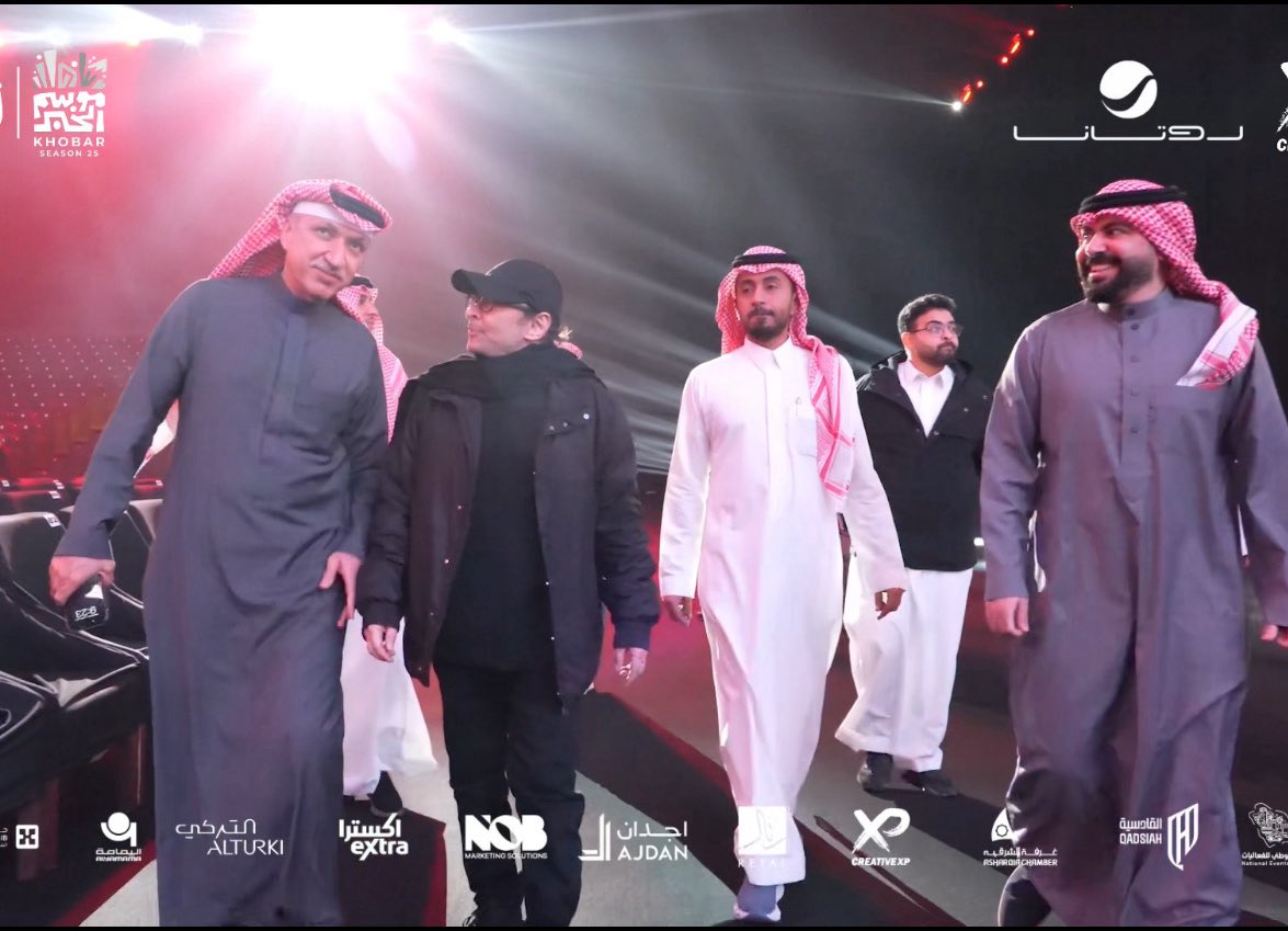 تشرفتُ بجولة مع الفنان الكبير عبدالمجيد عبدالله،
و المدير التنفيذي لشركة روتانا الأستاذ عراب الفن سالم الهندي،
والمدير التنفيذي لشركة Creative XP الأستاذ حبيب المرزوق، في مسرح #أرينا.

ويُعدّ مسرح أرينا أحد أهم الصروح الفنية في وطننا الغالي؛ إذ يتميّز بتجهيزاته التقنية الذكية