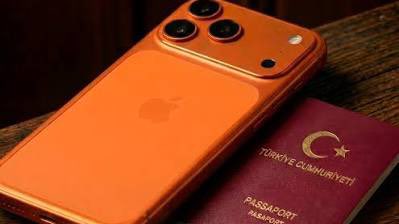 gencfonlari's tweet image. 1 Ocak itibarıyla yurt dışı telefon sahipleri için "sessiz sedasız" yeni bir dönem başlıyor. ✈️

2026 yılında IMEI kayıt ücreti 57.241 TL’ye çıkarken, asıl tehlike sadece zam değil; eski cihazların "sinyal kesilme" süresindeki radikal değişiklik. 

🌬️ Birçok kişi cihazının…