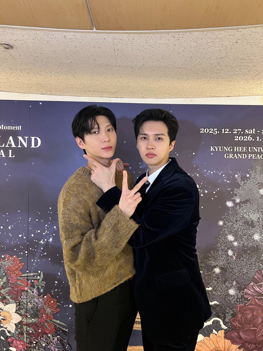 OfficialJTW_LEO's tweet image. [📸PHOTO]

𝐖𝐎𝐍𝐃𝐄𝐑𝐋𝐀𝐍𝐃 𝐅𝐄𝐒𝐓𝐈𝐕𝐀𝐋 𝟐𝟎𝟐𝟓 
🐱🐶 💙💛

#정택운 #JUNGTAEKWOON
#레오 #LEO
#켄 #KEN #이재환 
#원더랜드페스티벌2025