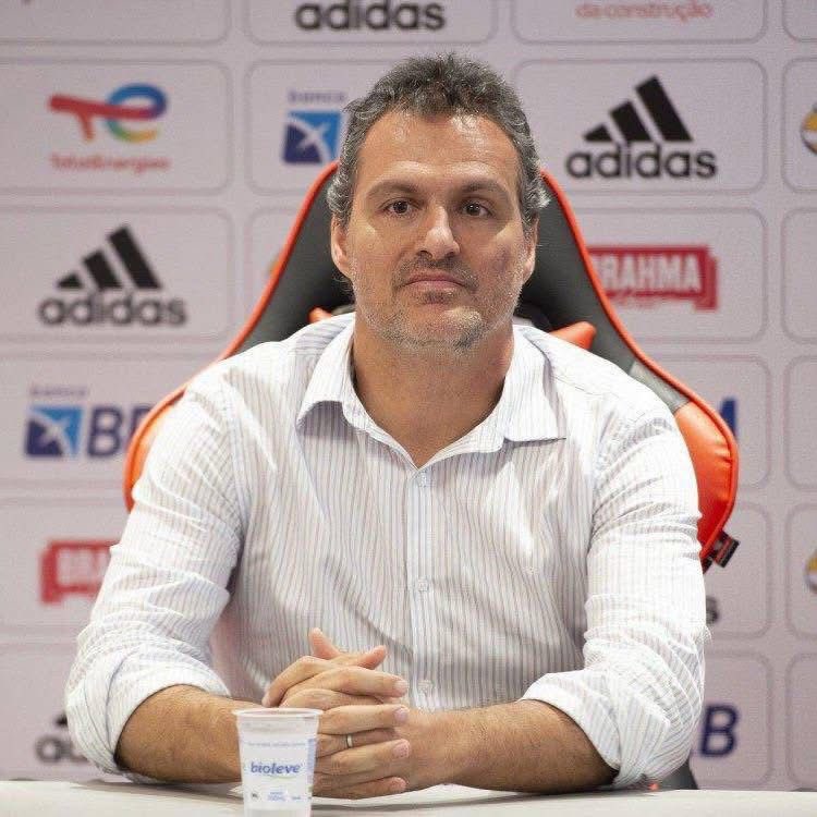 _sccpnews's tweet image. ⚫️⚪️ | Bruno Spindel já atuava nos bastidores como se estivesse contratado pelo Corinthians. O dirigente vinha avaliando o elenco, participando de movimentações de mercado e, inclusive, tinha passagem comprada com recursos próprios para vir a São Paulo nesta sexta-feira.

O…