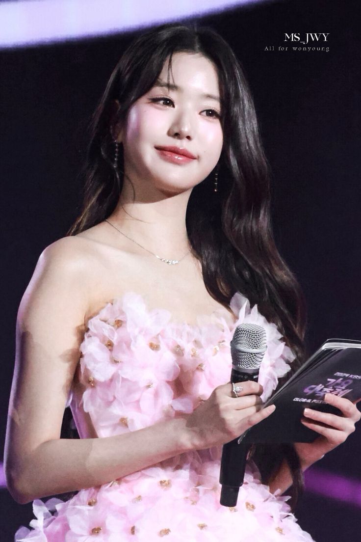 woznnyi's tweet image. ᅠ

“Terima kasih atas perhatian dan antusiasme Anda semua. Mari kita lanjutkan malam istimewa ini dengan kebersamaan dan keceriaan yang tak kalah berkesan.” 

#TNAwards2025
(@WlIIBU)ᅠ

ᅠ