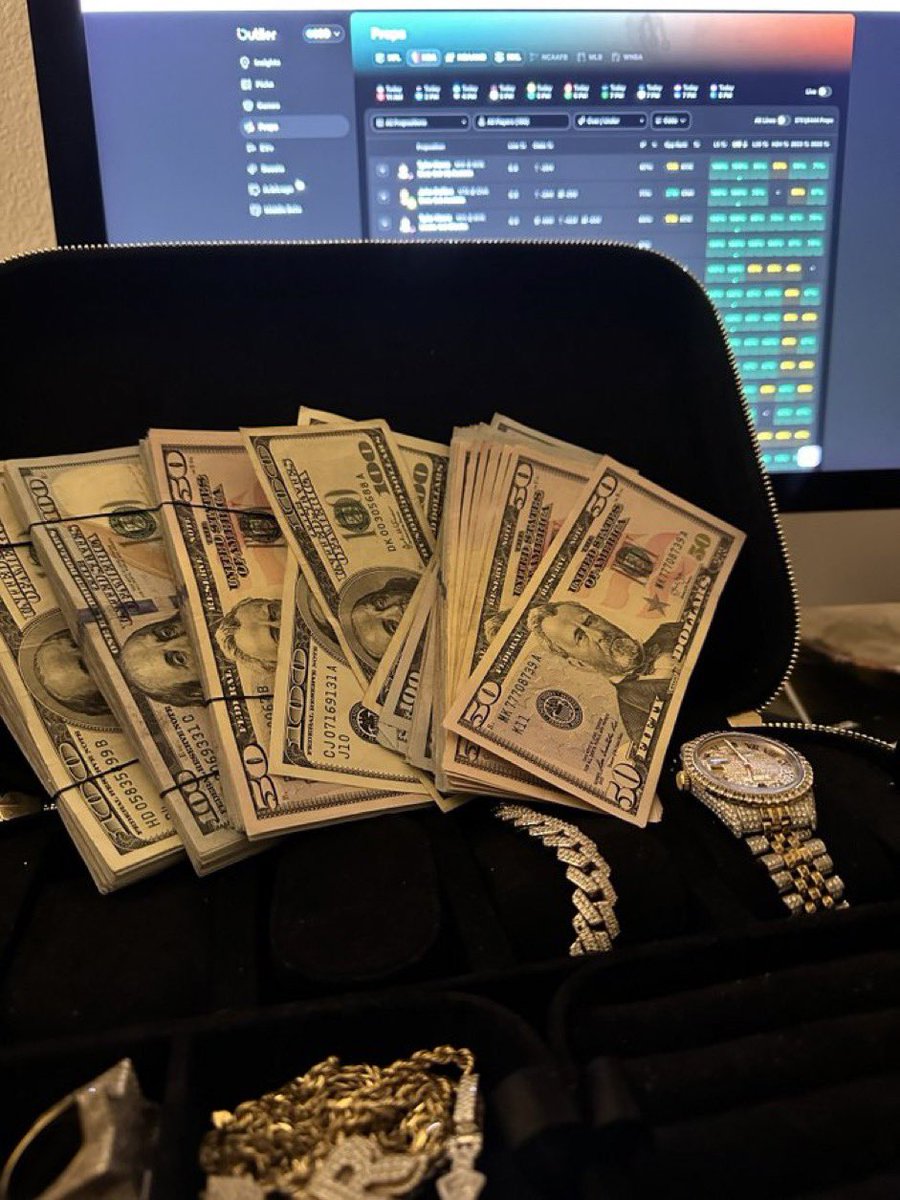 FollowOfficial's tweet image. I lost 400 followers lol cuz i haven’t been active that ends today tell ya momma n cousin dem 
👇👇👇👇
$500 #giveaway make sure you #RT &amp;amp; #LIKE n comment ya #CASHAPP 50k followers we popping bottles 🍾🍾🍾 im n tha #lab 🥼 all year 🤫