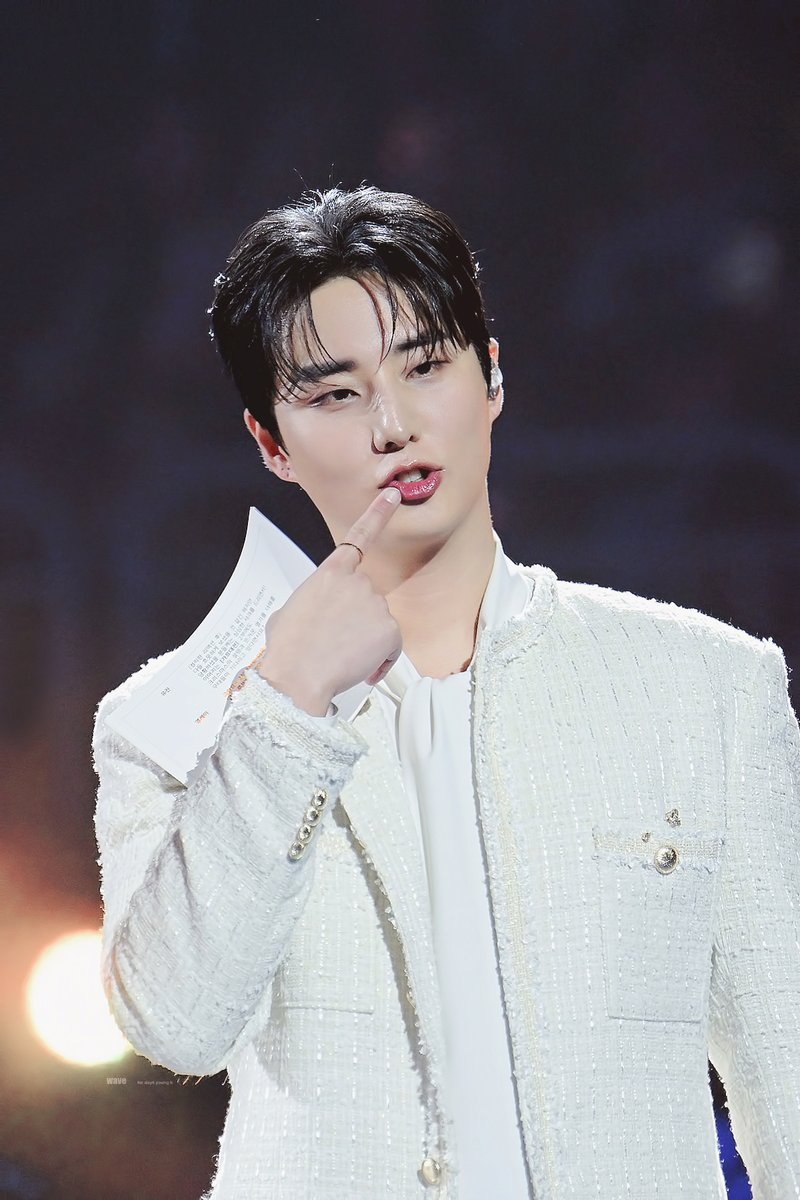 waveto_6's tweet image. 251225 최고의 MC ᓀ .̫ᓂ🤍🖤 #DAY6 #데이식스 #YOUNGK #영케이